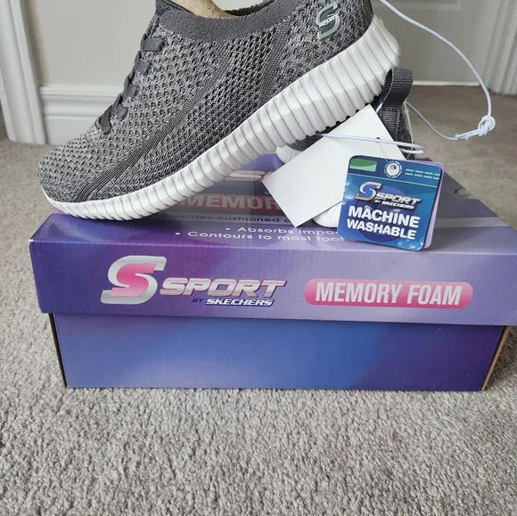 Sneakers - Picture 5 of 8